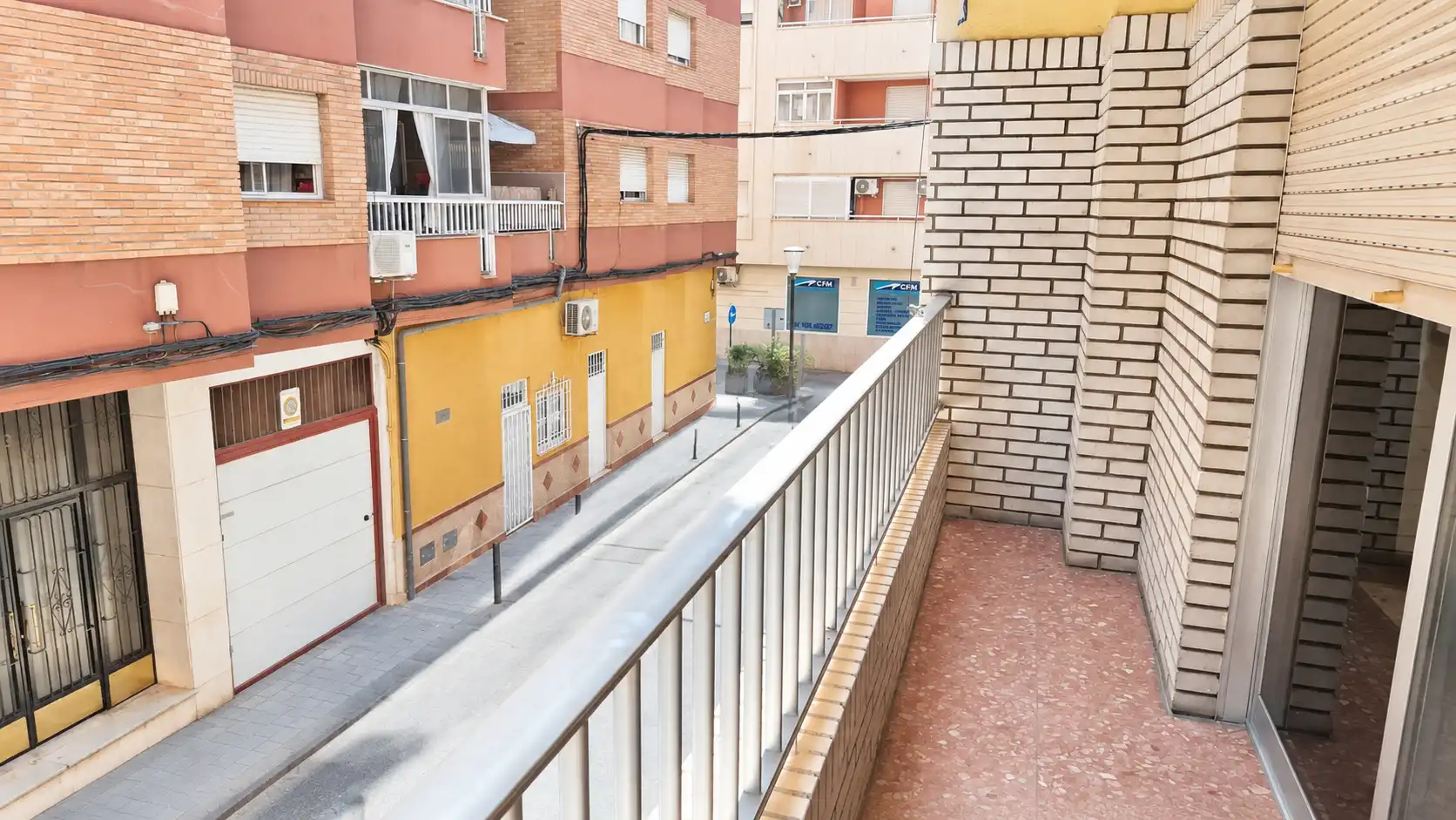 Vista exterior de Casa adosada en venda en Motril amb Terrassa, Traster i Moblat