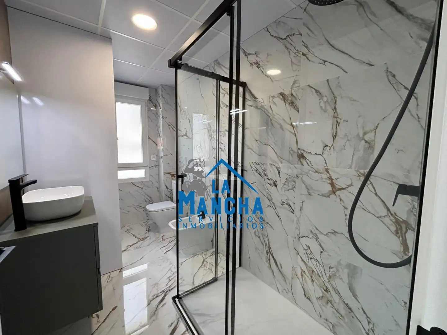 Baño de Piso en venta en Albacete con Calefacción, Amueblado y Balcón