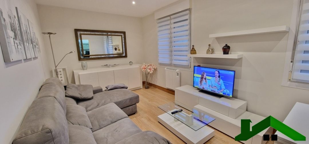 Sala d'estar de Pis en venda en Bilbao  amb Calefacció i Moblat