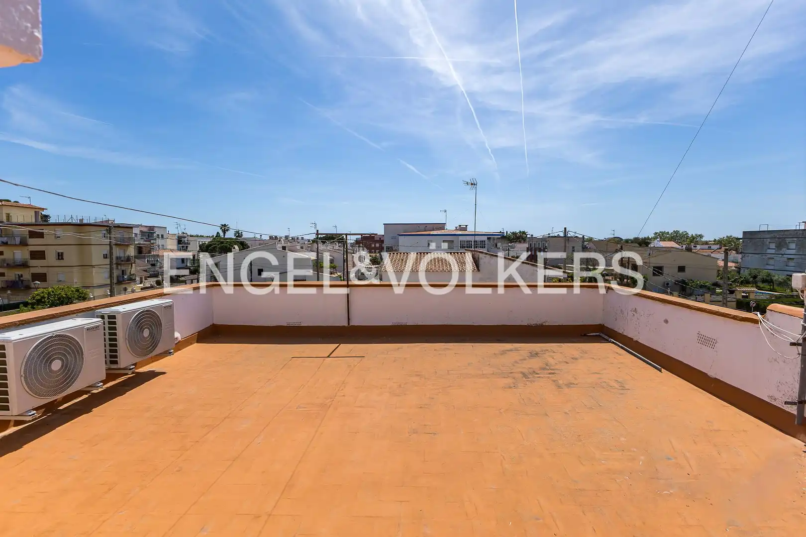 Terrassa de Casa adosada en venda en Cubelles amb Aire condicionat, Calefacció i Jardí privat