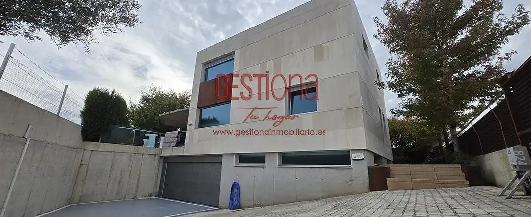 Exterior view of Houses for sale in Santa Cruz de Bezana  with Private garden, Terrace and Furnished
