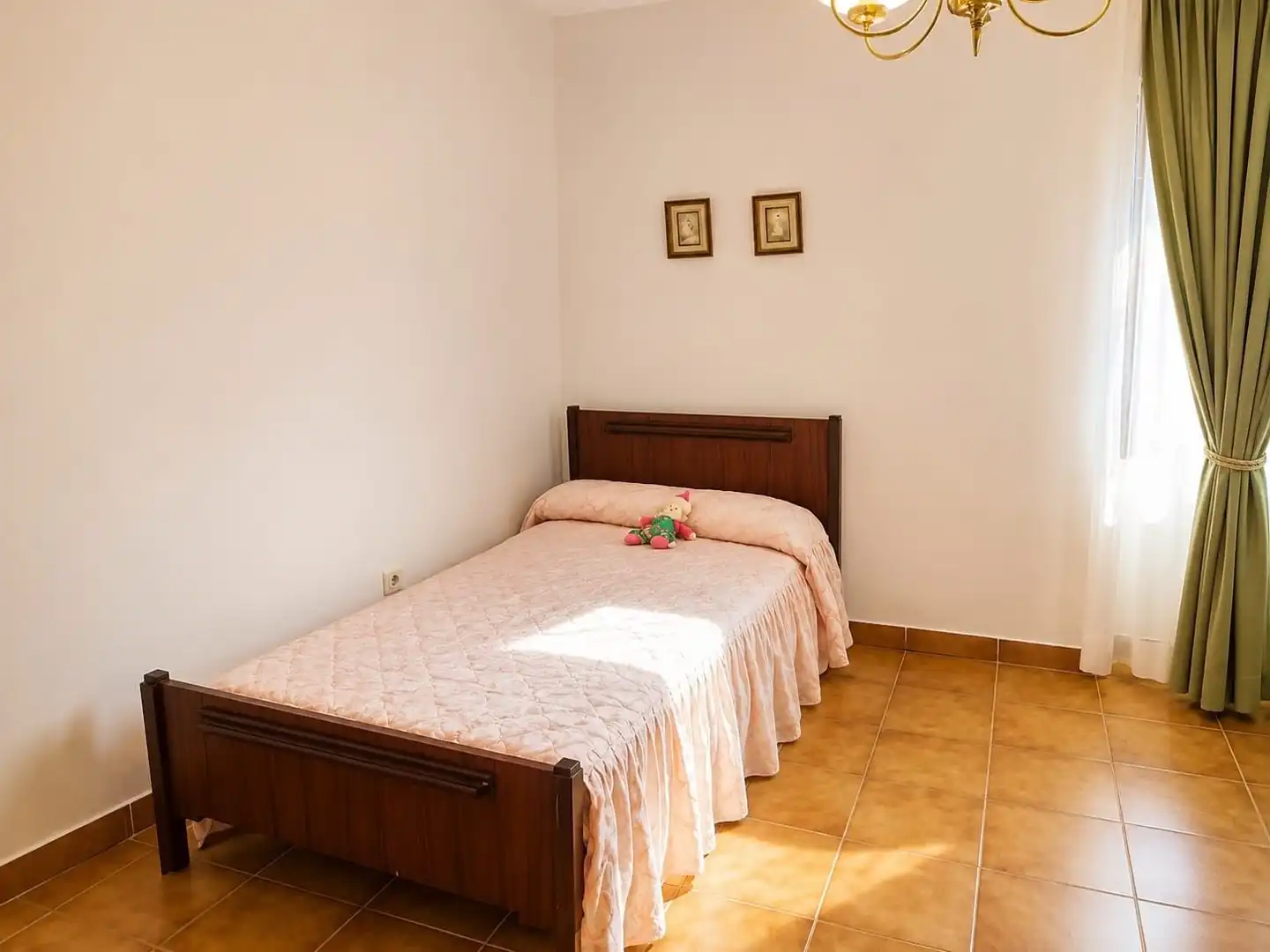 Habitación de Finca rústica en venta en Valle de Losa con Jardín privado, Amueblado y Alarma
