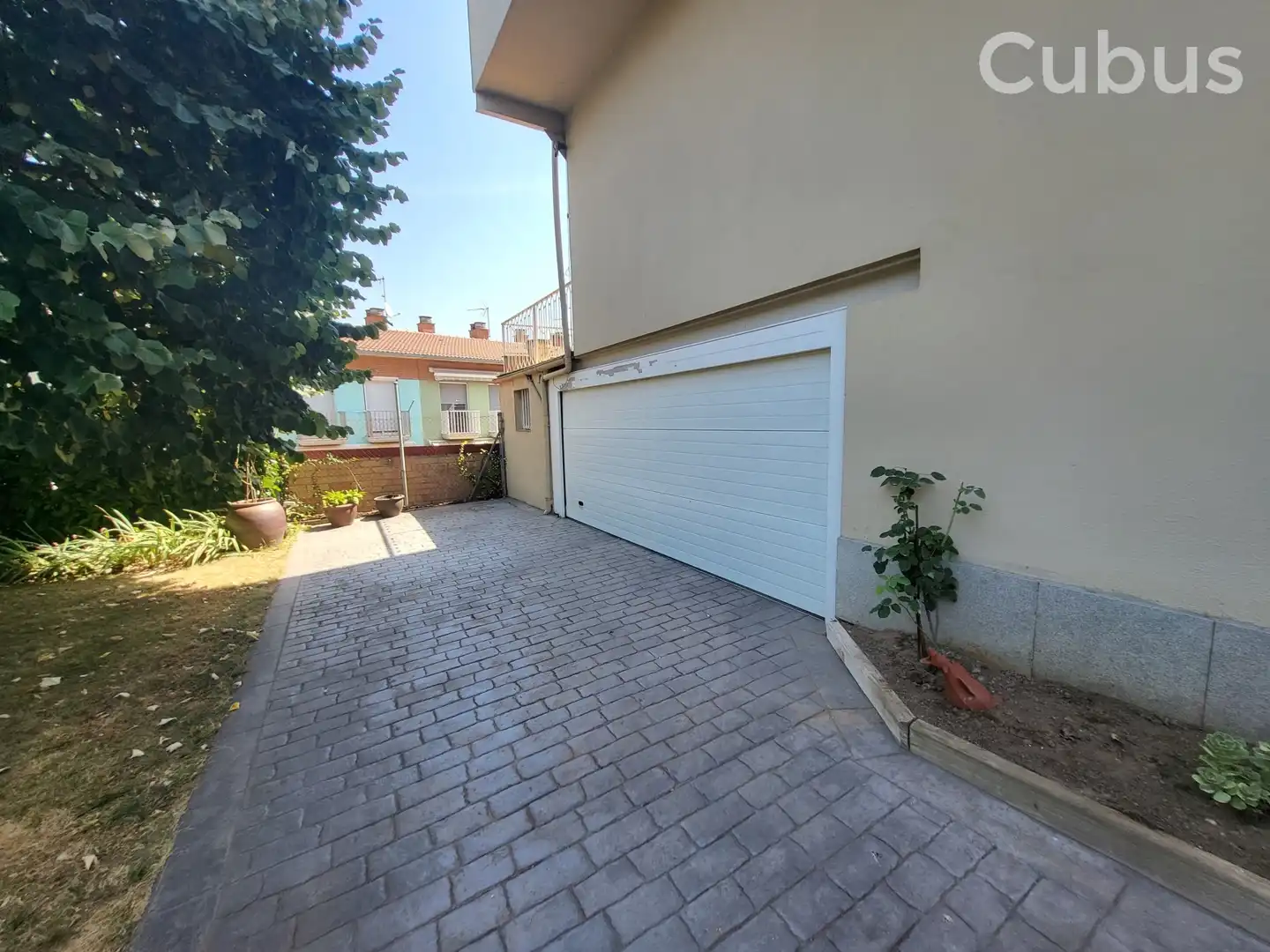 Aparcament de Casa o xalet en venda en Olot amb Calefacció, Terrassa i Balcó