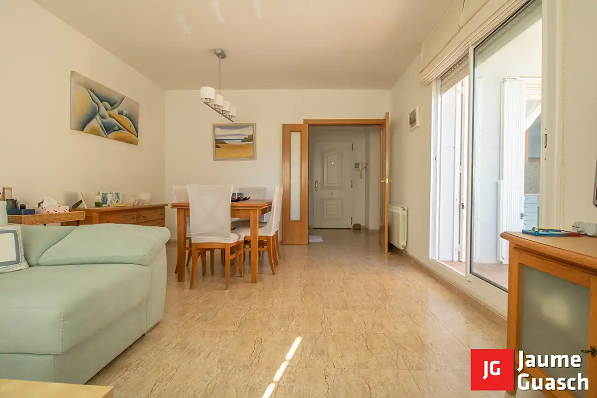 Einfamilien-Reihenhaus zum Verkauf in Torredembarra mit Klimaanlage, Heizung und Privatgarten