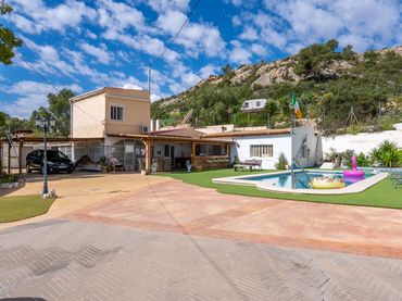 Casa con piscina en venta en Petrer