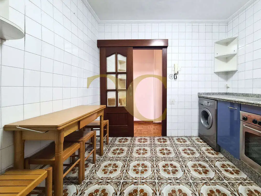 Cocina de Piso en venta en Oviedo  con Terraza