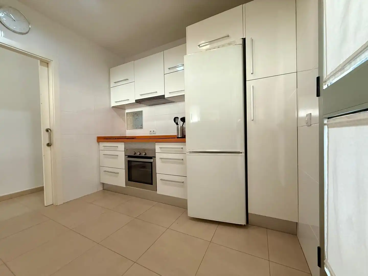 Flat for rent in Calle de Fernán Sánchez de Tovar, Cruz Roja