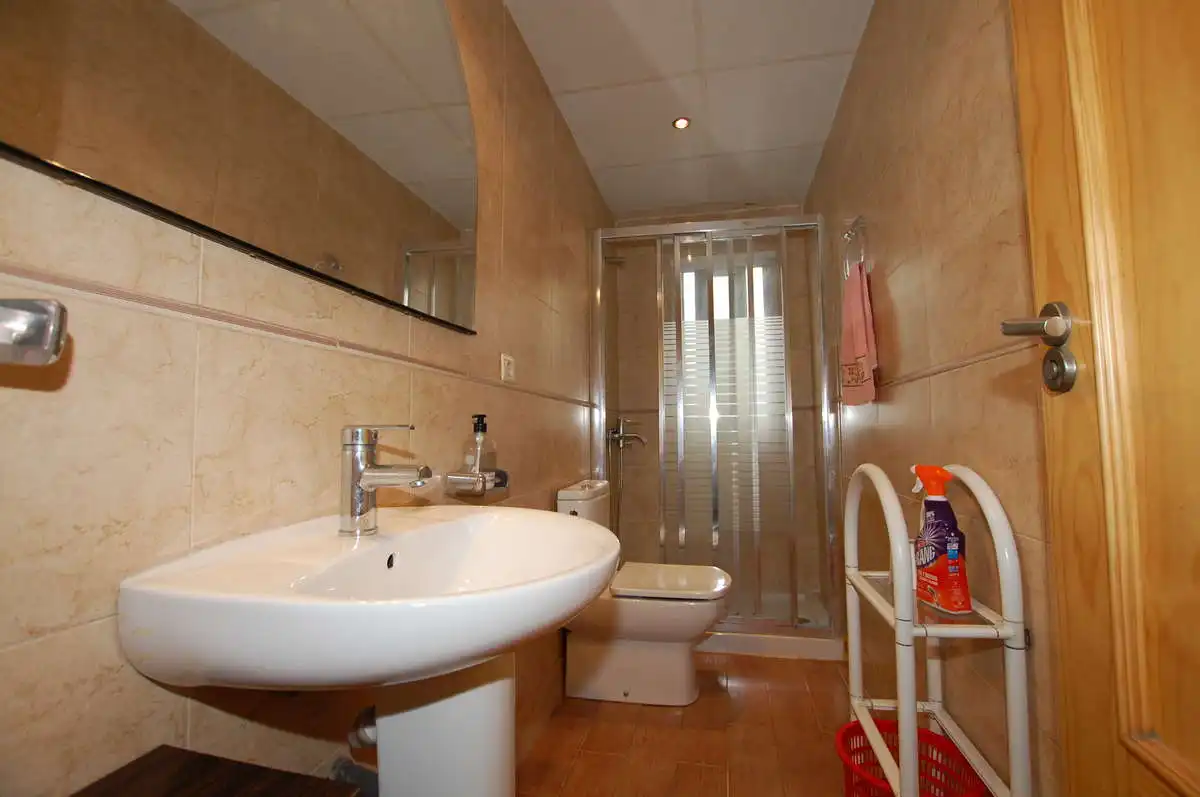 Baño de Piso para compartir en Granada con Amueblado
