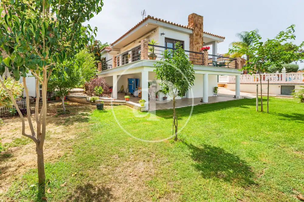 Jardín de Casa o chalet en venta en Chiva con Aire acondicionado, Calefacción y Jardín privado