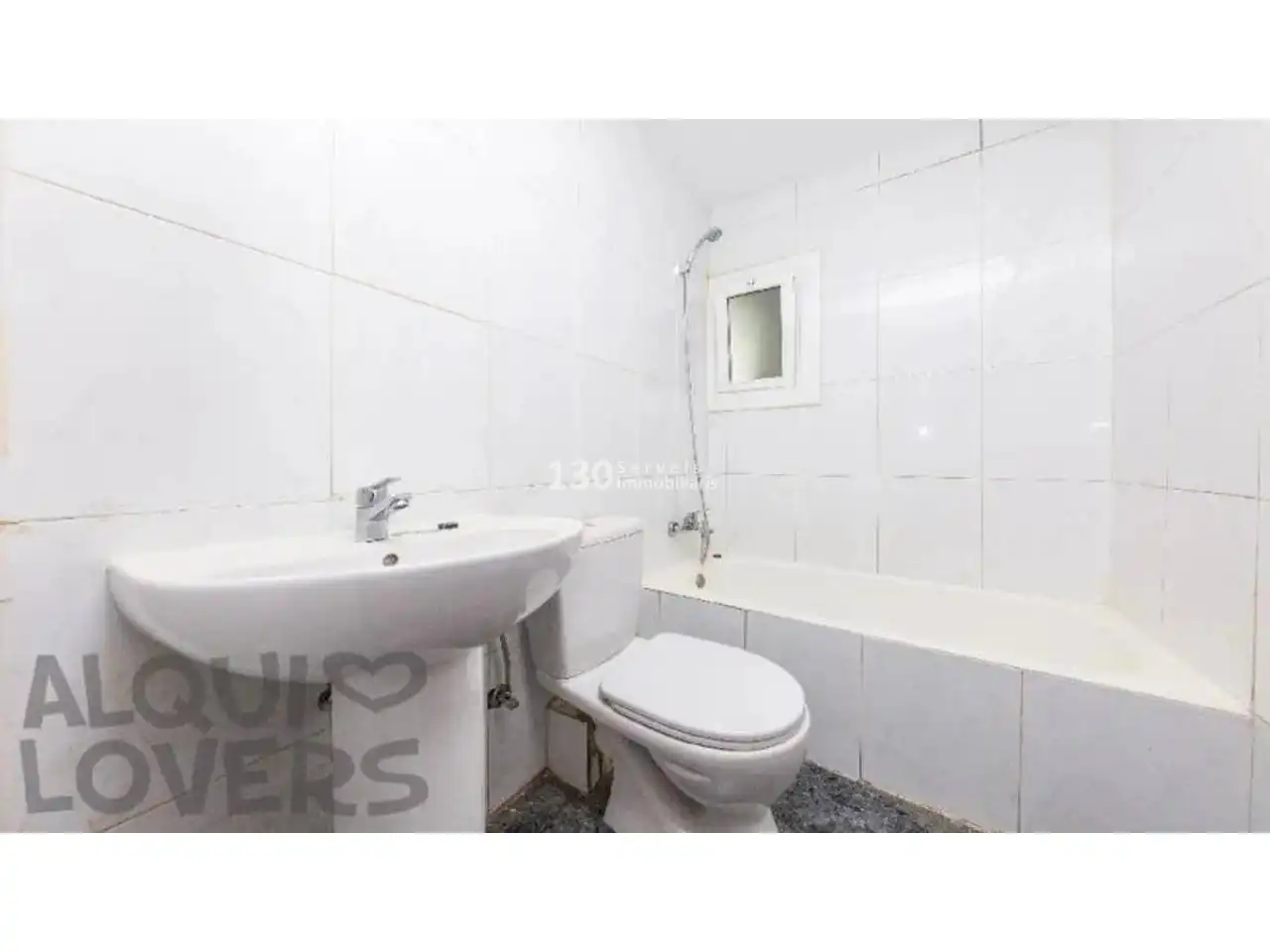 Baño de Ático en venta en L'Hospitalet de Llobregat con Terraza