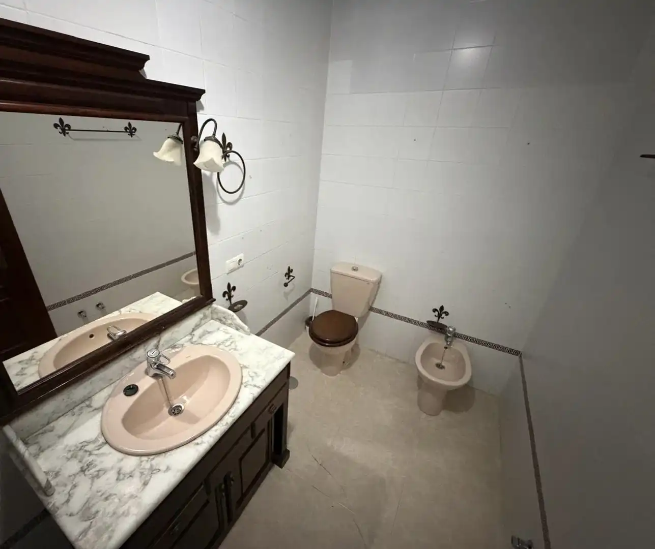 Bathroom of Flat for sale in Gines  with Air Conditioner, Heating and Terrace