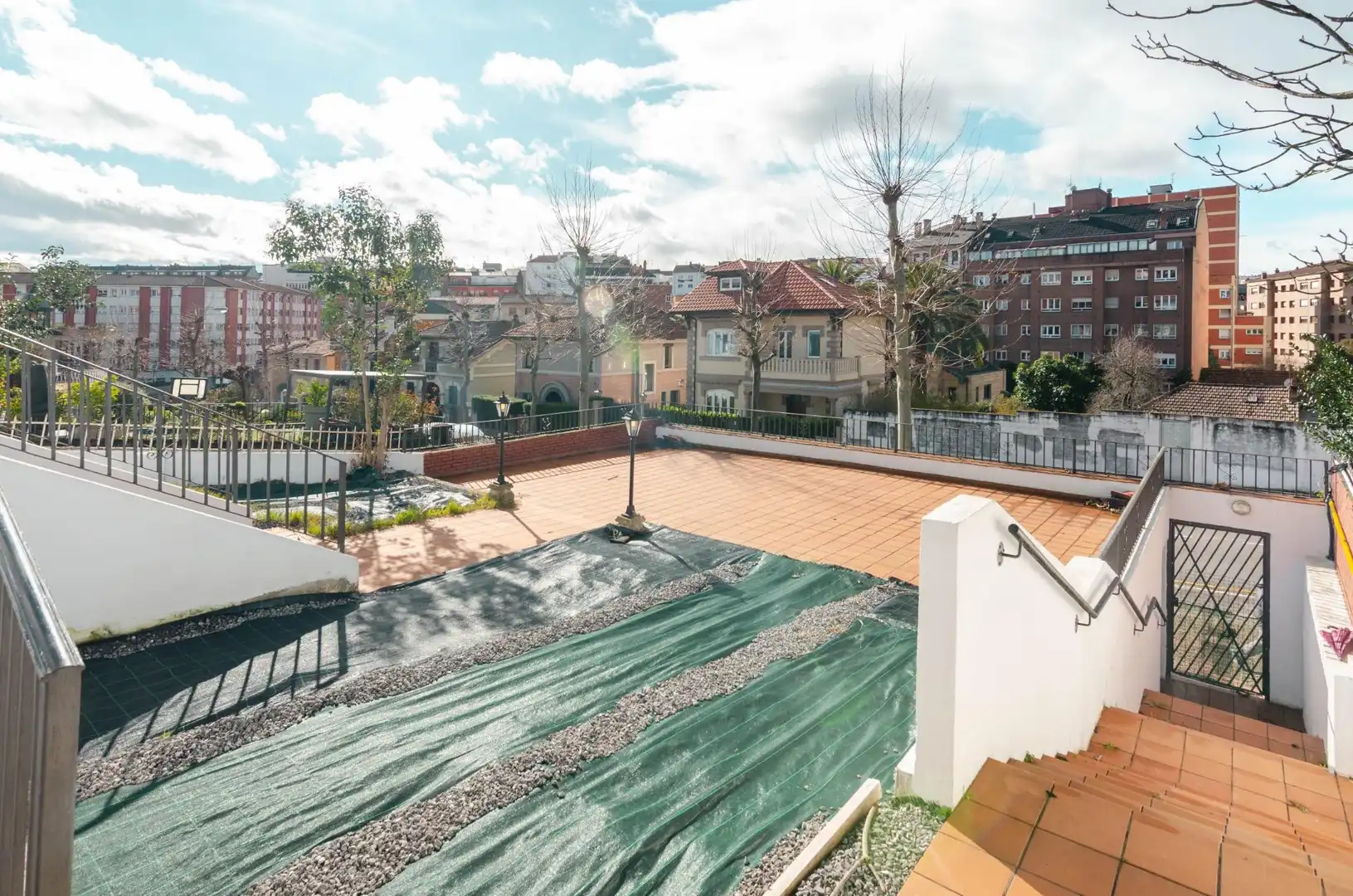 Terrassa de Casa o xalet en venda en Oviedo  amb Calefacció, Terrassa i Traster