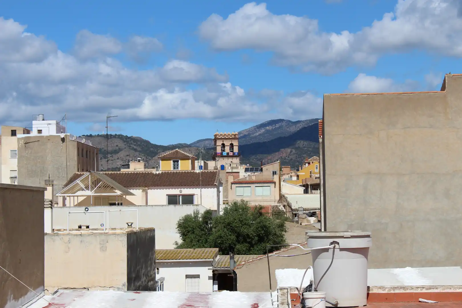 Vista exterior de Àtic en venda en Totana amb Aire condicionat, Terrassa i Moblat