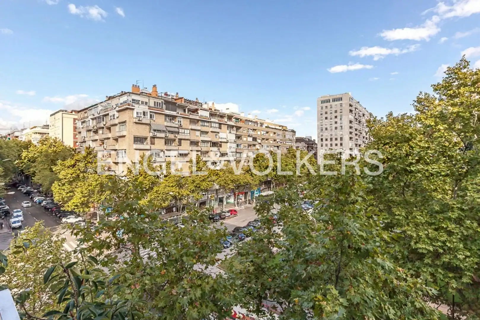 Außenansicht von Wohnung zur Miete in Madrid mit Klimaanlage, Heizung und Privatgarten