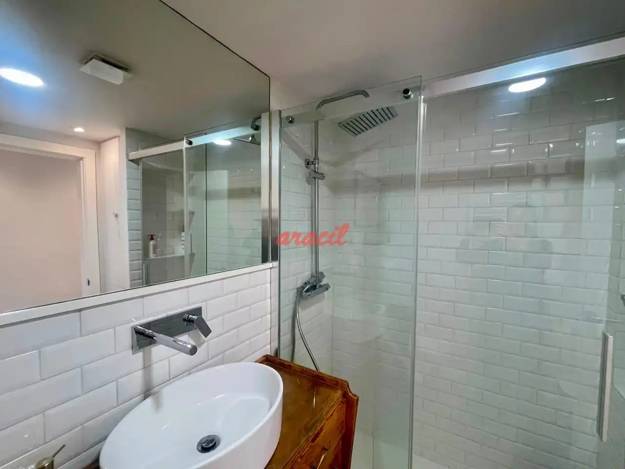 Bathroom of Flat for rent in Ourense Capital   with Air Conditioner, Heating and Furnished