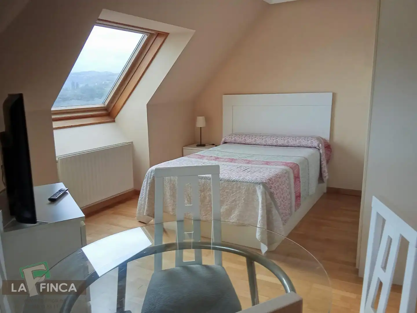 Habitación de Estudio en venta en Oviedo  con Calefacción, Trastero y Amueblado