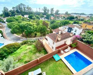 Vista exterior de Casa o xalet de lloguer en Marbella amb Aire condicionat, Calefacció i Jardí privat