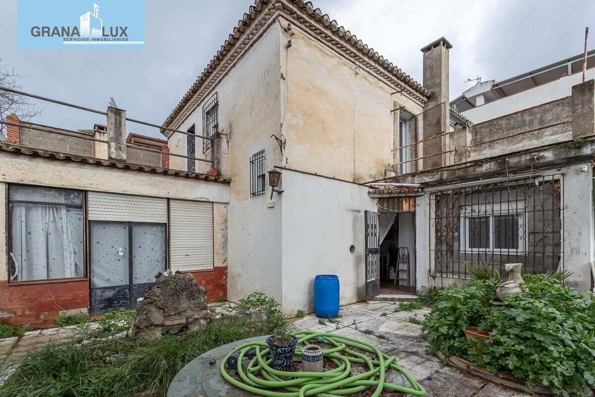 Vista exterior de Casa adosada en venta en  Granada Capital con Jardín privado y Terraza
