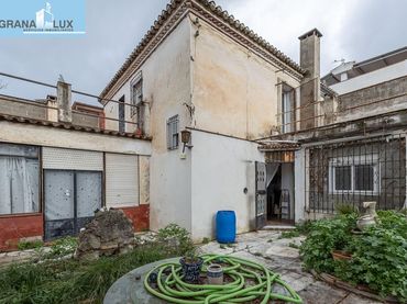 Adossat amb jardí en venda a Calle de Antonio Machado