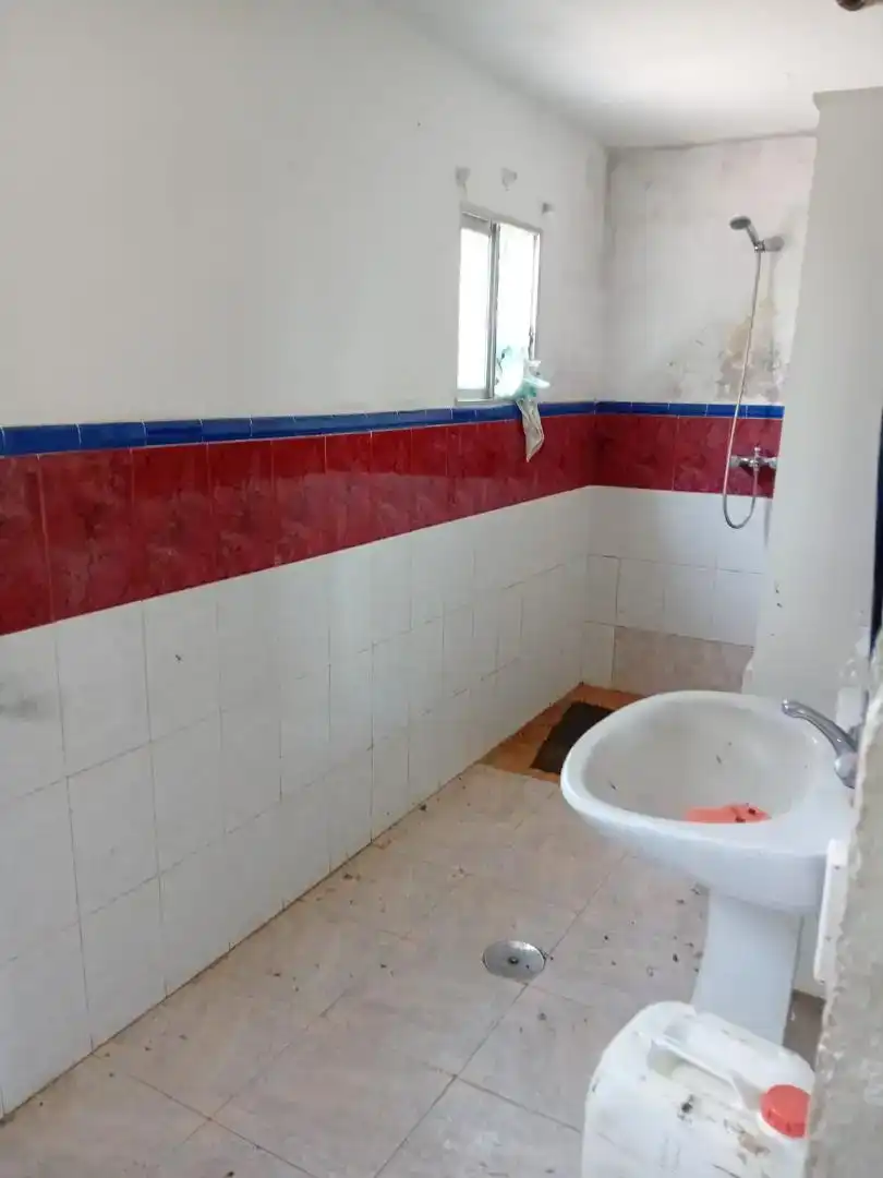 Baño de Finca rústica en venta en El Castillo de las Guardas, Sevilla