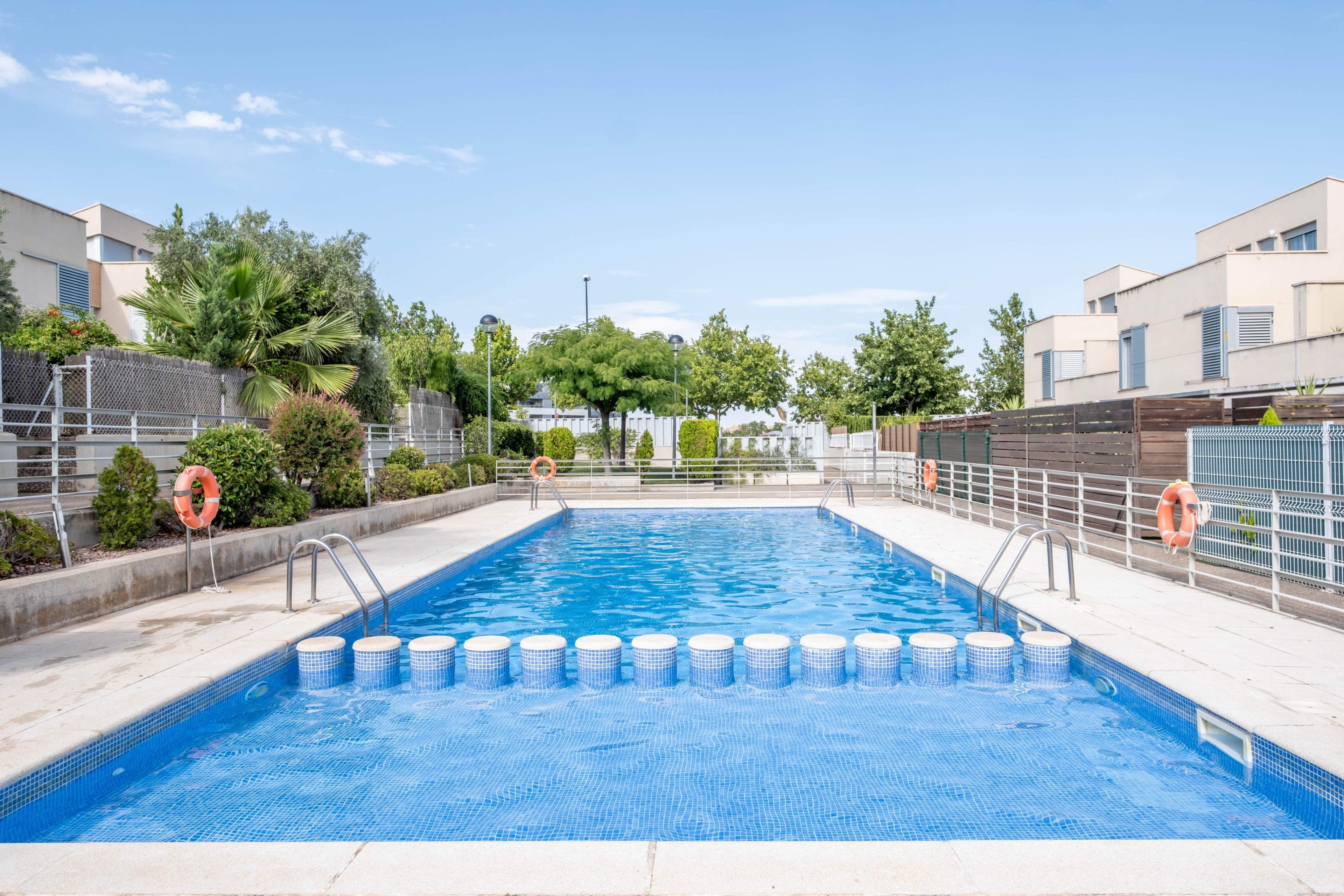 Piscina de Casa adosada en venda en  Zaragoza Capital amb Aire condicionat, Calefacció i Jardí privat