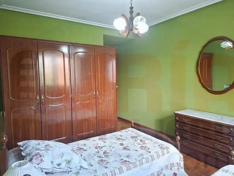 Habitación de Piso de alquiler en Oviedo  con Calefacción, Amueblado y Lavadora