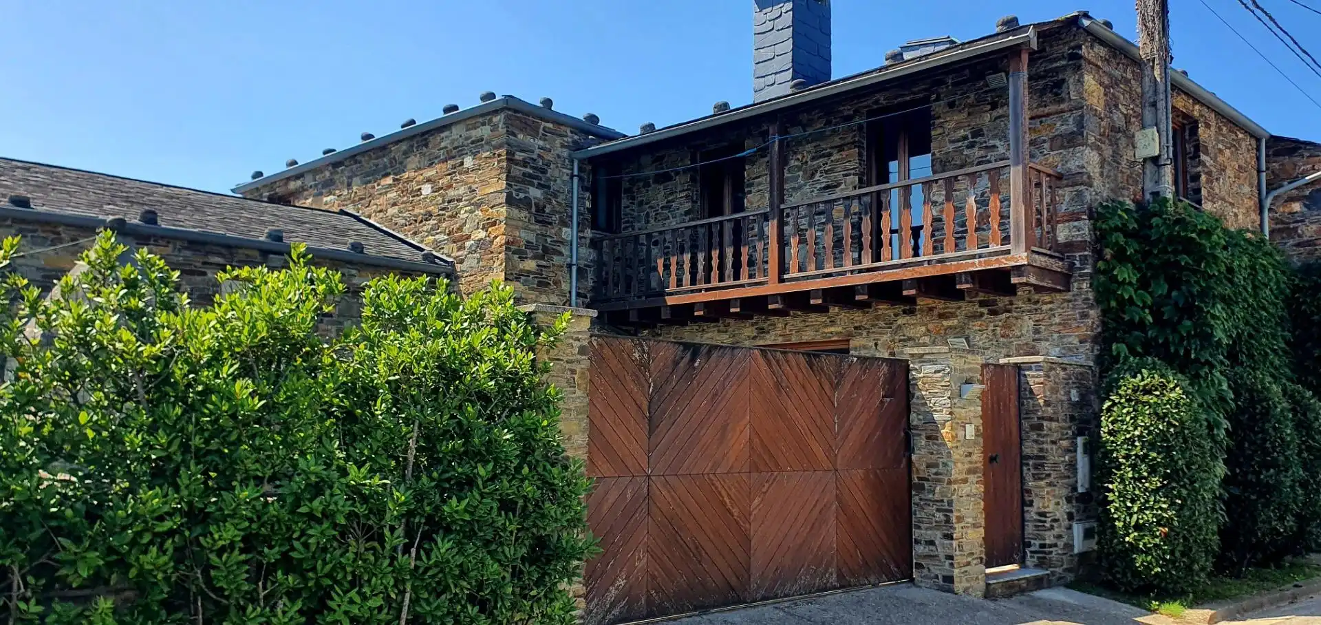 Vista exterior de Casa o xalet en venda en Tapia de Casariego amb Calefacció, Jardí privat i Terrassa