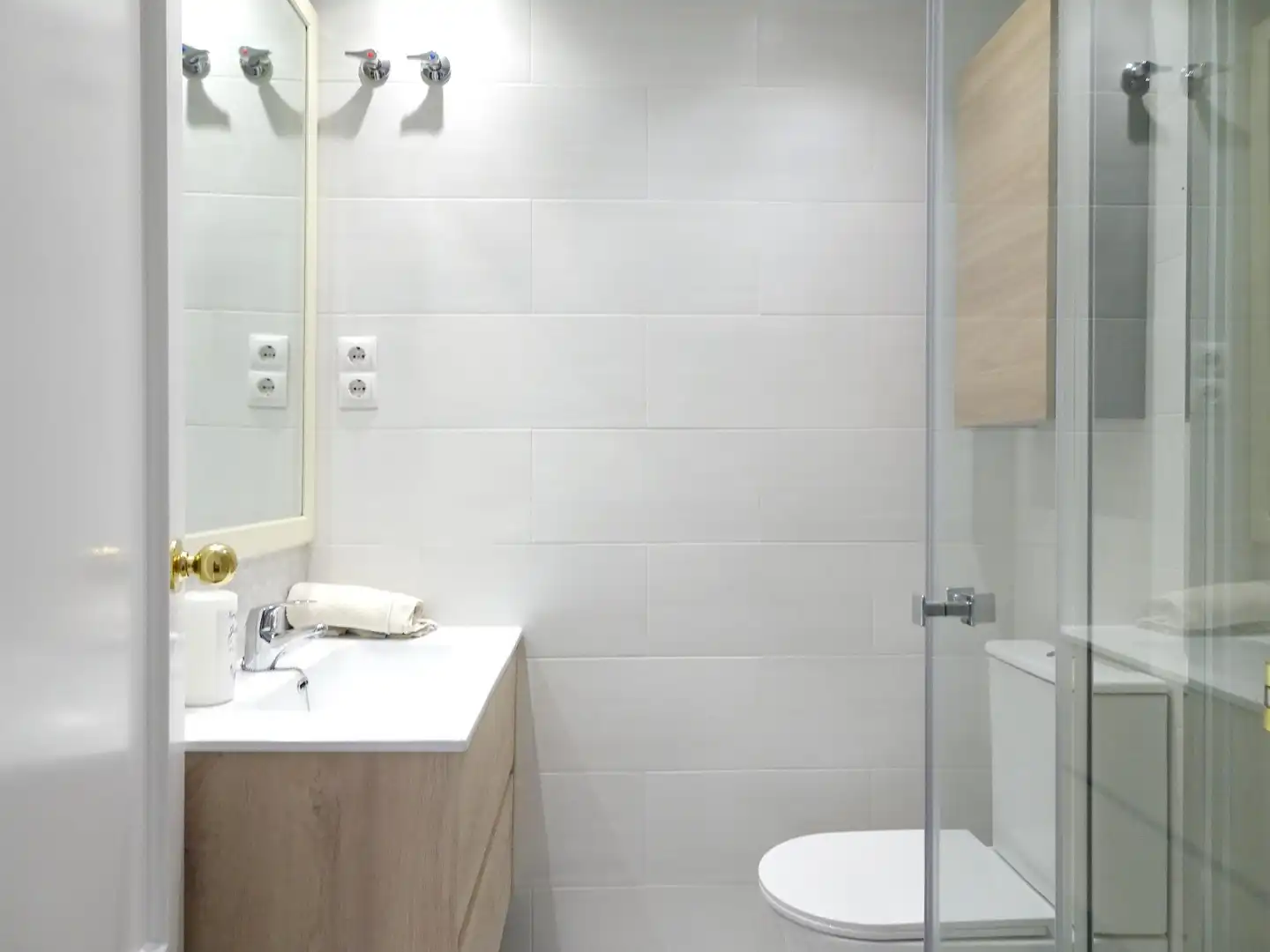 Badezimmer von Wohnung zur Miete in Málaga mit Klimaanlage, Privatgarten und Terrasse