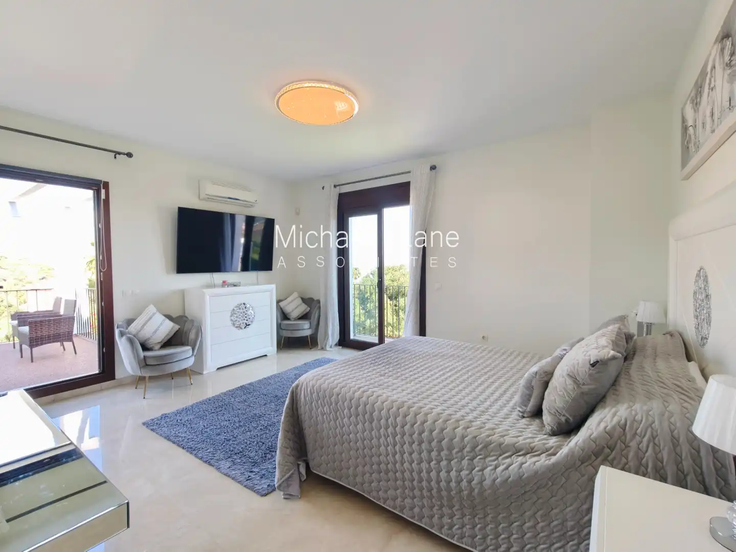 Bedroom of Houses for sale in Sotogrande  with Air Conditioner, Heating and Private garden