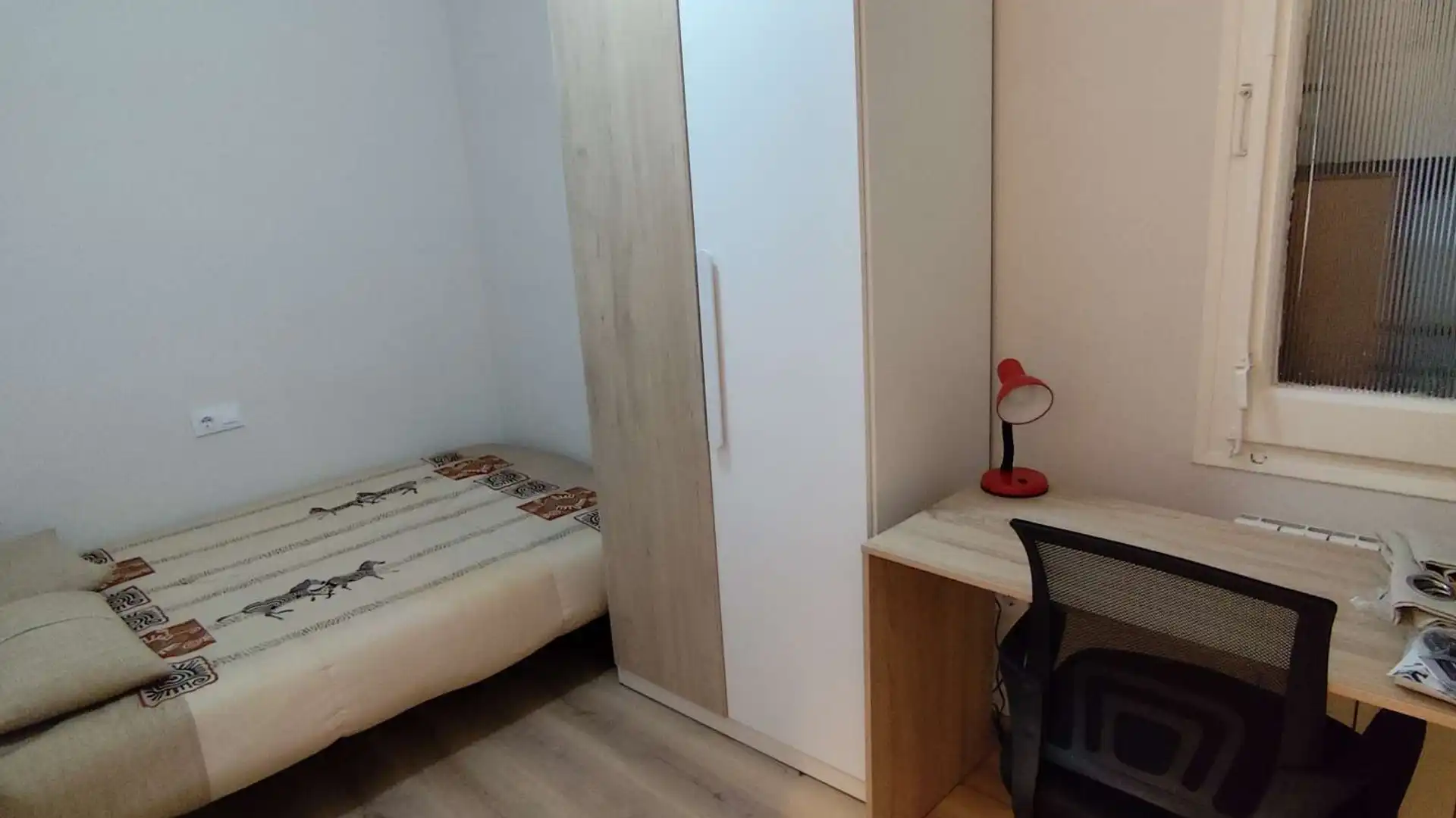 Schlafzimmer von Wohnung zur untervermieten in Sant Cugat del Vallès mit Klimaanlage, Heizung und Terrasse