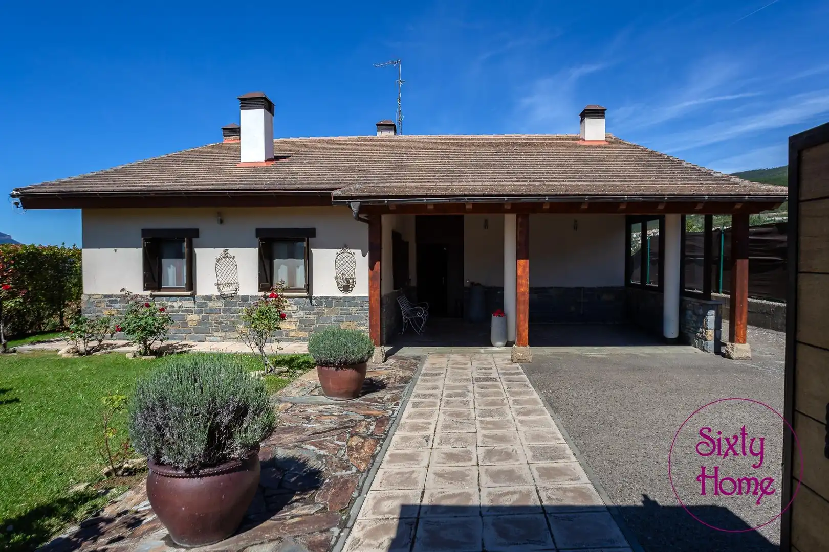 Vista exterior de Casa o chalet en venta en Jaca con Calefacción, Jardín privado y Parquet