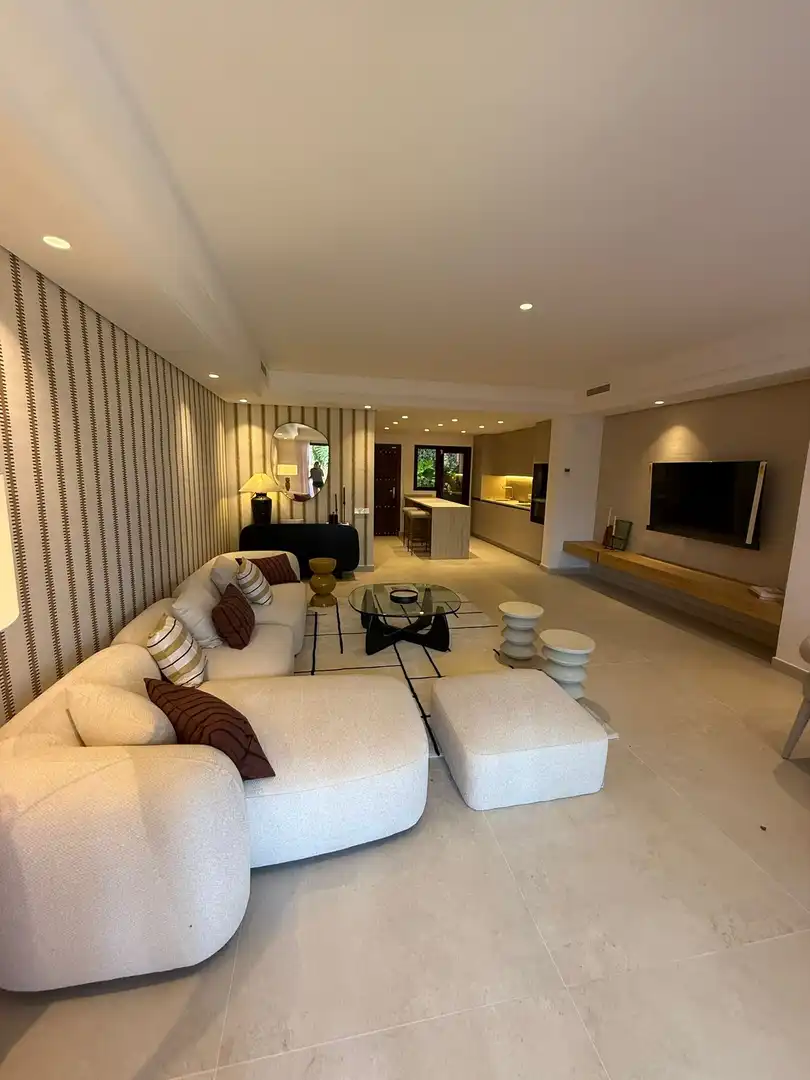 Sala de estar de Apartamento de alquiler en Marbella con Aire acondicionado, Calefacción y Terraza