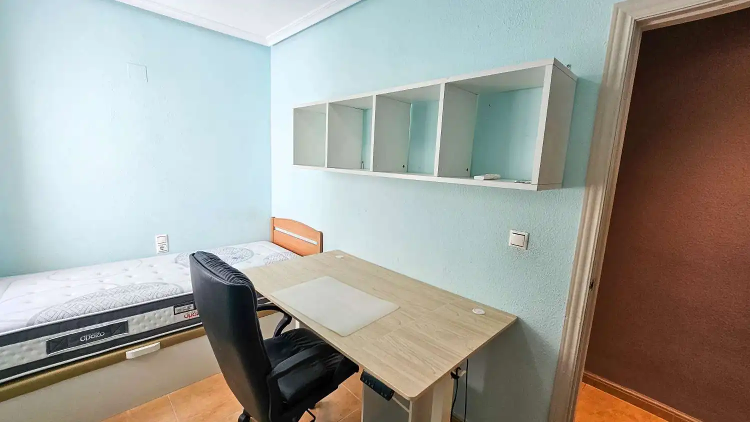 Habitación de Apartamento en venta en Torrevieja con Aire acondicionado, Calefacción y Terraza