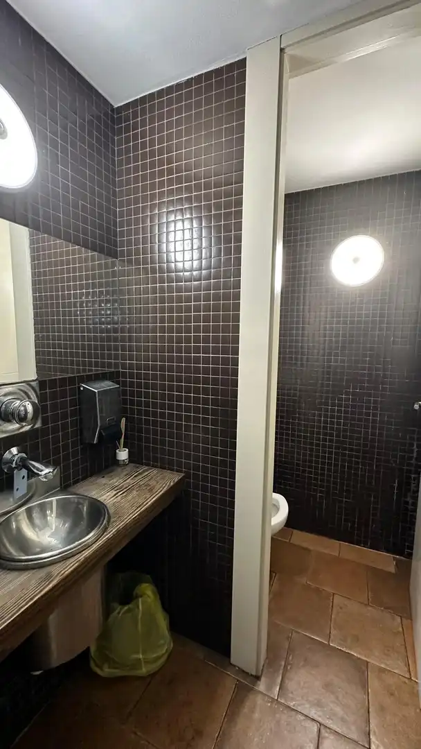 Baño de Local en traspaso en Burgos con Aire acondicionado, Terraza y Amueblado