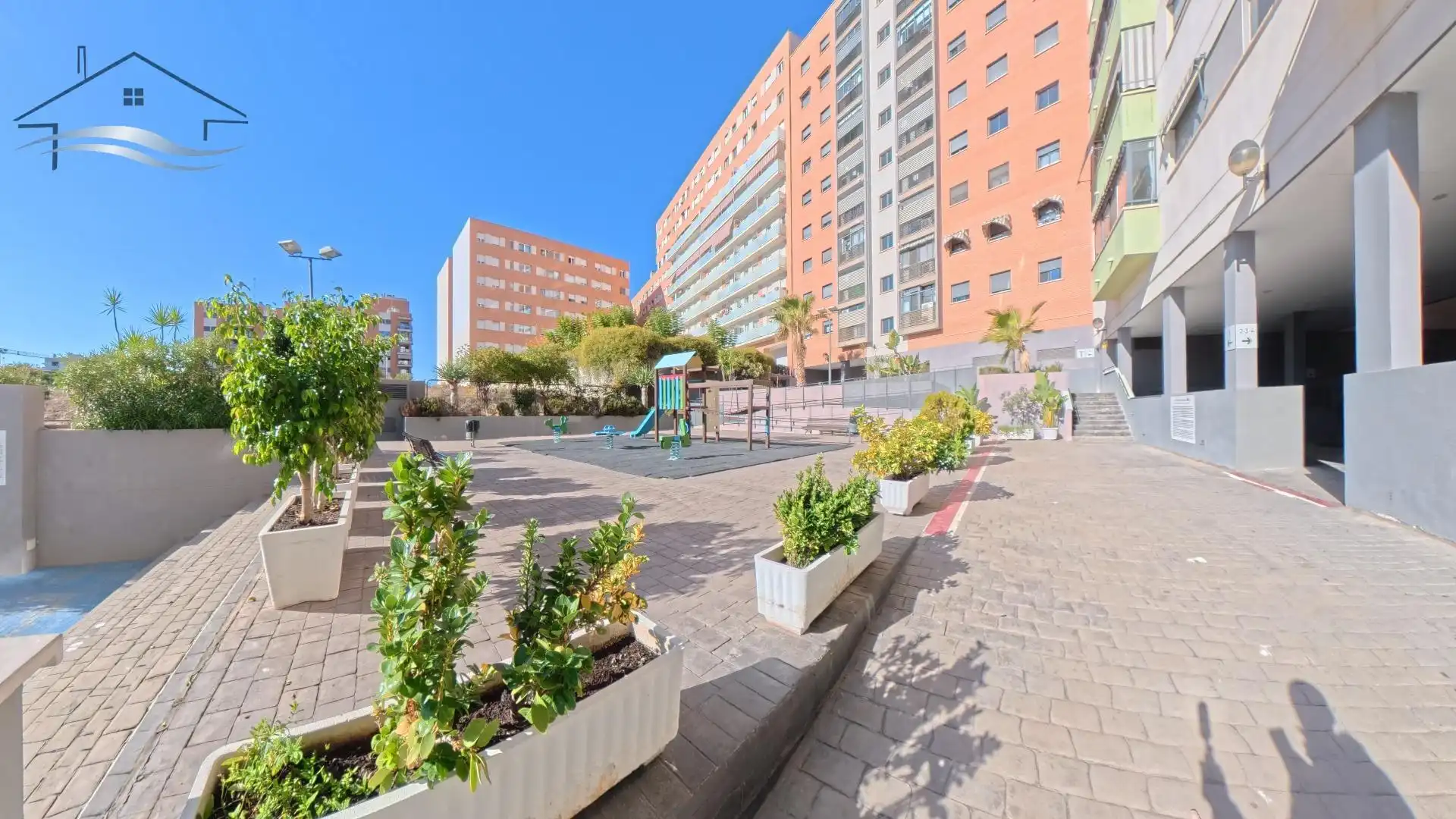 Außenansicht von Wohnung zum Verkauf in Alicante / Alacant mit Klimaanlage, Abstellraum und Ofen