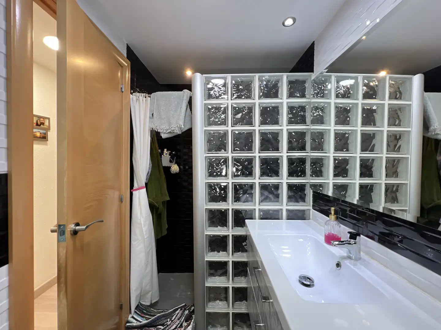 Bathroom of Flat for sale in Badalona