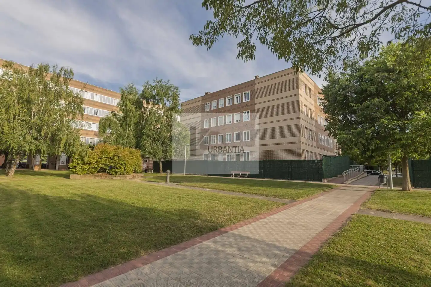 Vista exterior de Piso en venta en  Pamplona / Iruña con Calefacción, Parquet y Trastero