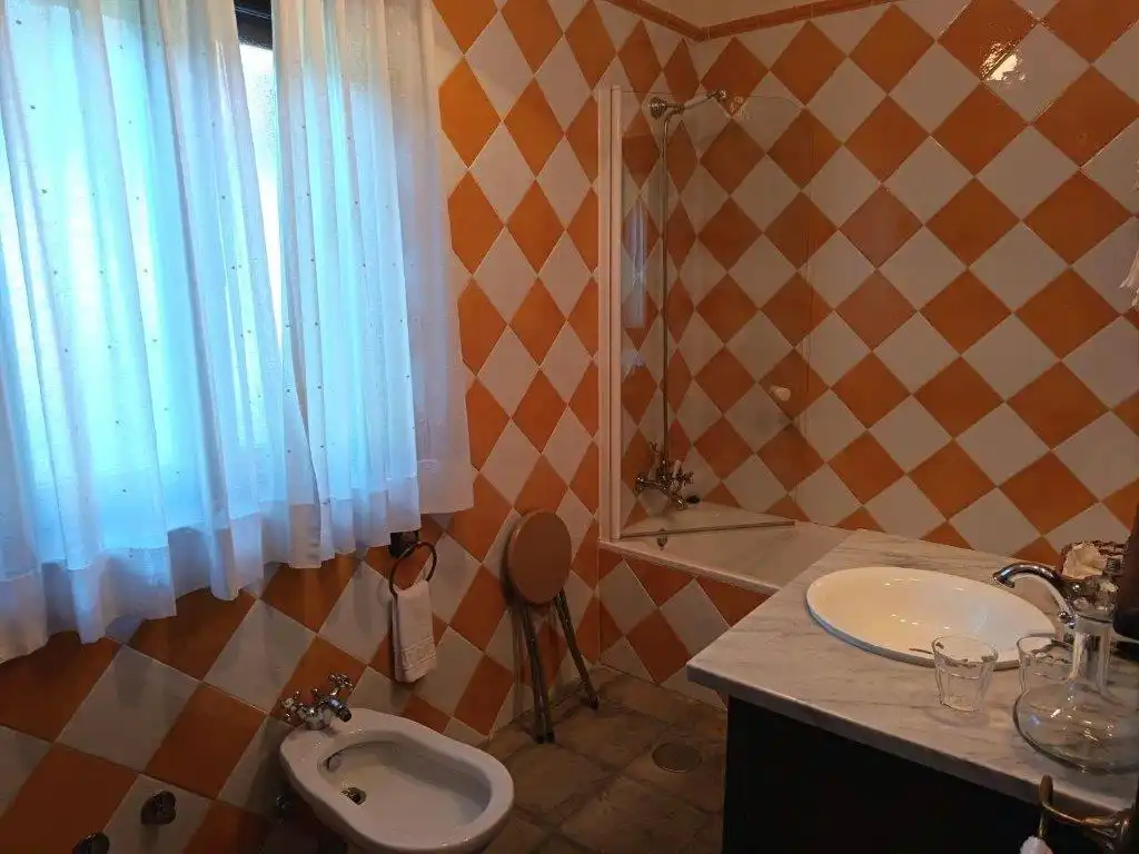 Bathroom of Buildings for sale in Navalonguilla
