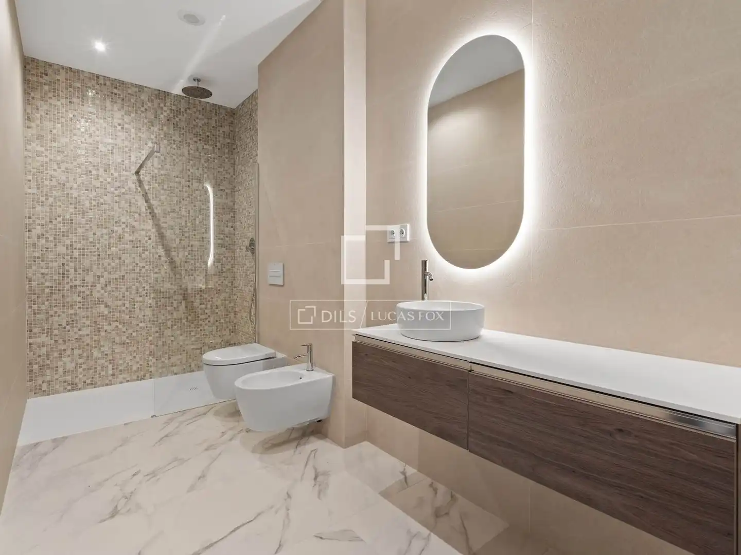 Bathroom of Houses for sale in Benahavís  with Air Conditioner, Heating and Private garden