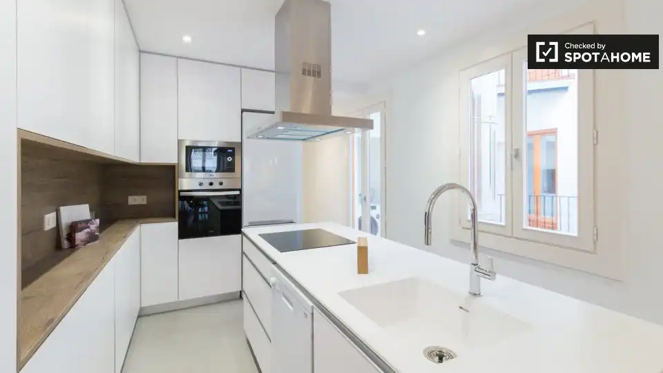 Flat with terrace to rent in Ciutat Vella, imagen 4