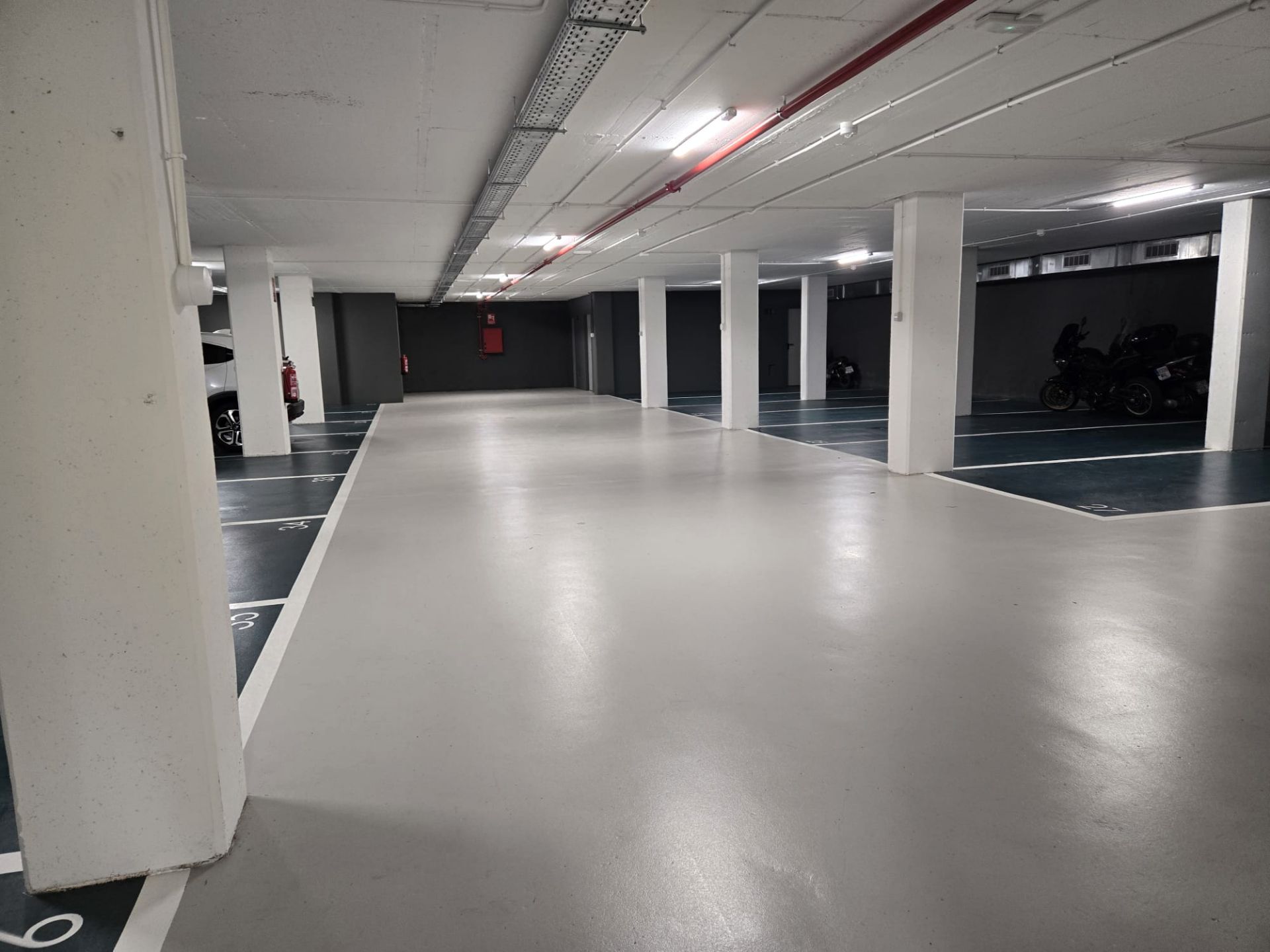 Aparcament de Garatge en venda en L'Hospitalet de Llobregat amb Alarma