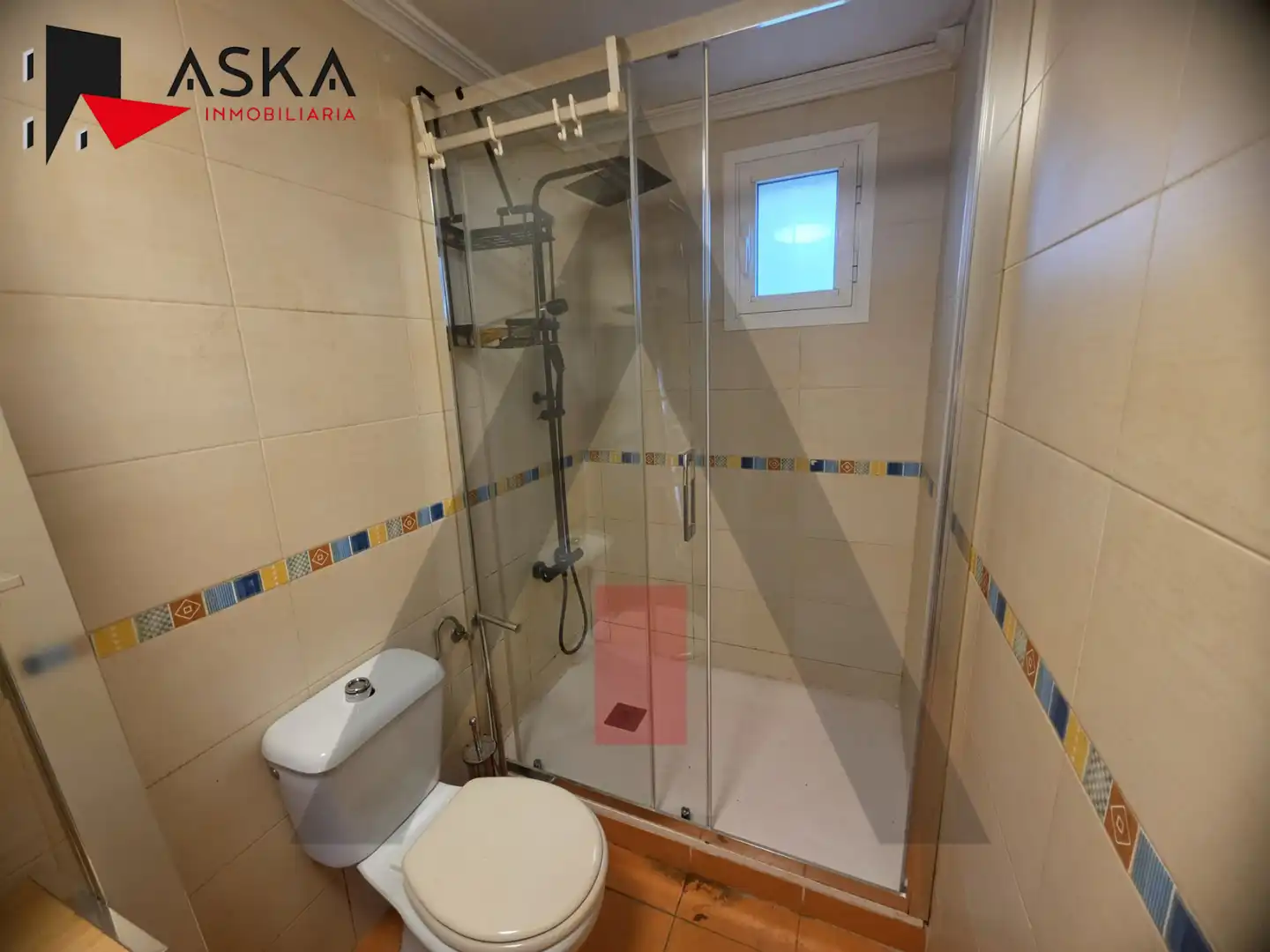 Bany de Casa o xalet en venda en Montserrat amb Jardí privat, Traster i Piscina