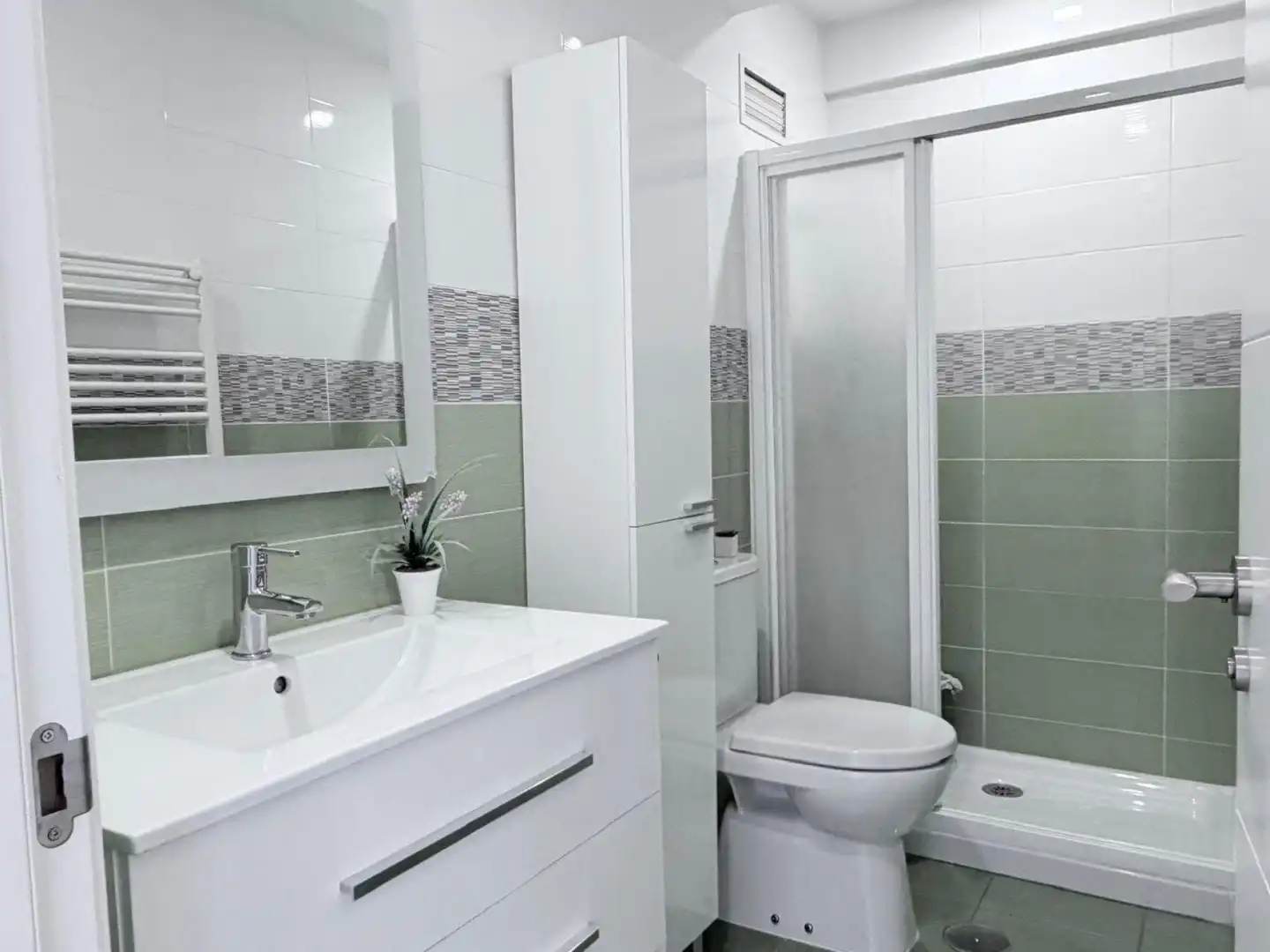 Baño de Piso en venta en Vigo  con Aire acondicionado y Calefacción