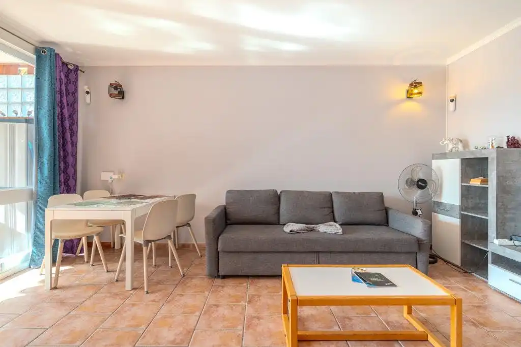 Wohnzimmer von Wohnungen zum Verkauf in Arona mit Privatgarten, Terrasse und Möbliert