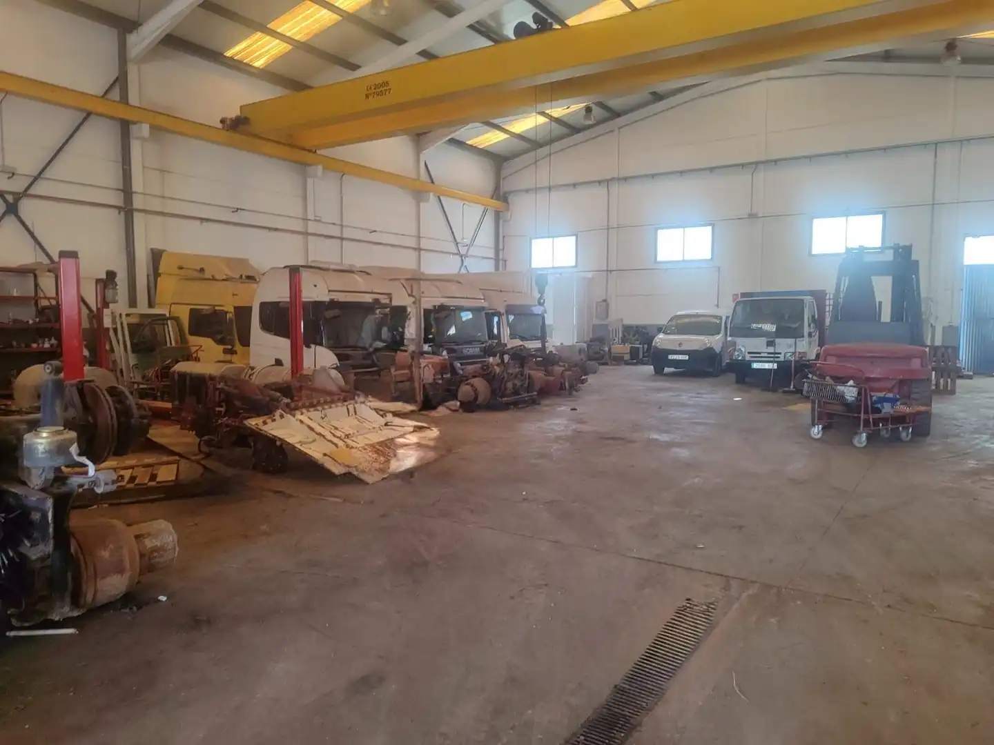 Parkplatz von Fabrikhallen zur Miete in Mollina