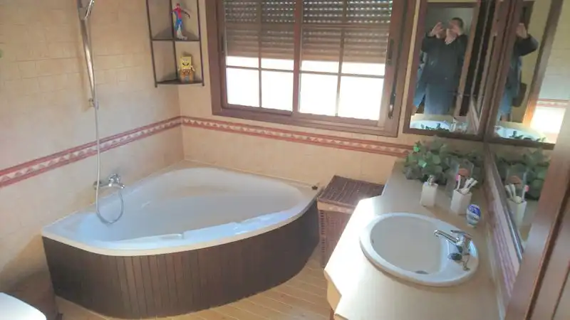Bany de Casa o xalet en venda en Chiclana de la Frontera amb Aire condicionat, Calefacció i Jardí privat