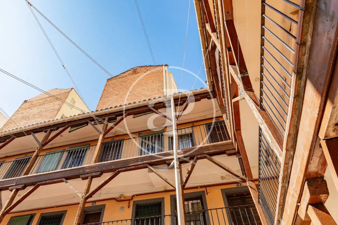 Vista exterior de Piso en venta en Madrid con Calefacción y Balcón