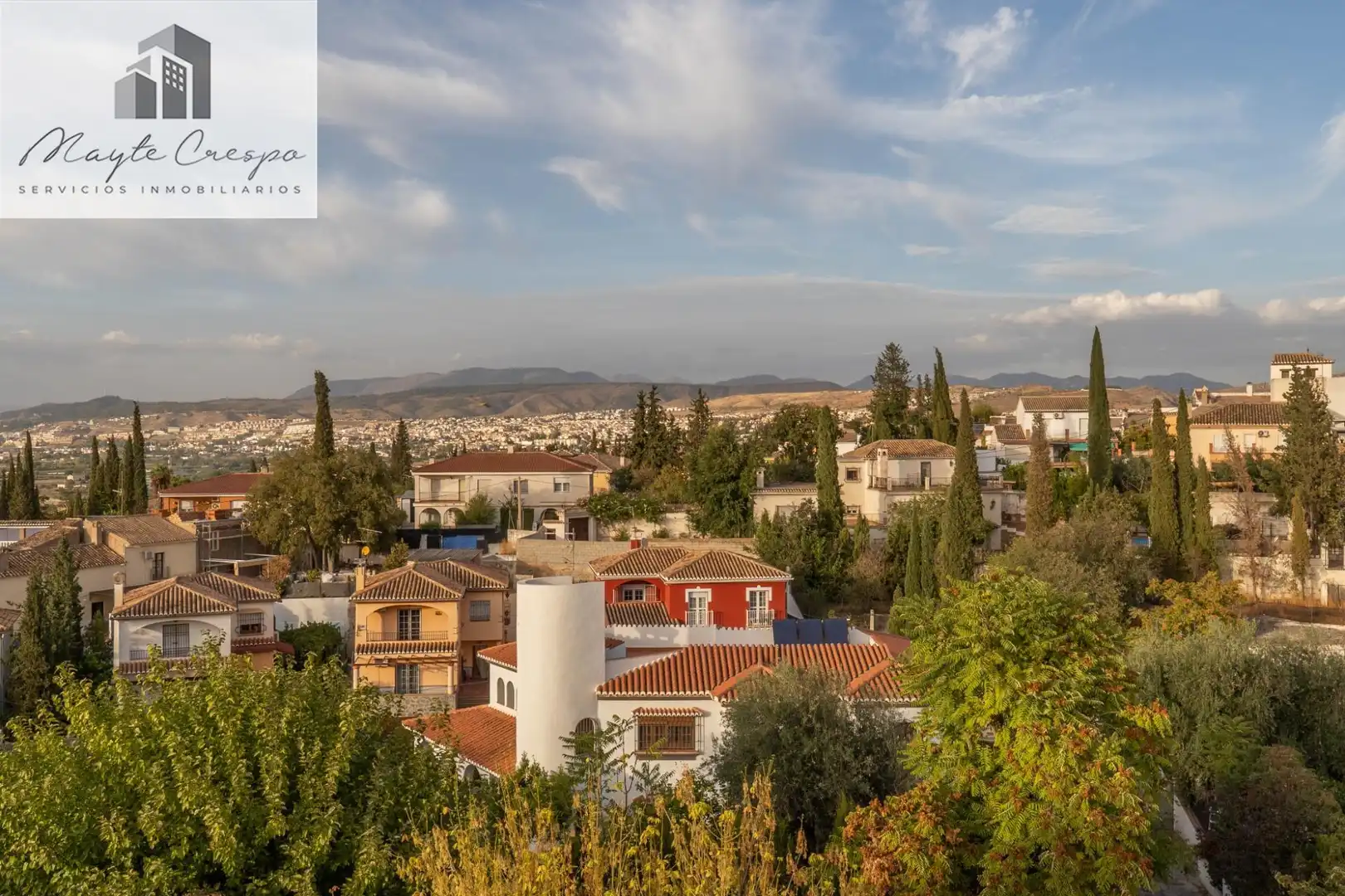 Vista exterior de Casa o xalet en venda en La Zubia amb Calefacció, Jardí privat i Terrassa
