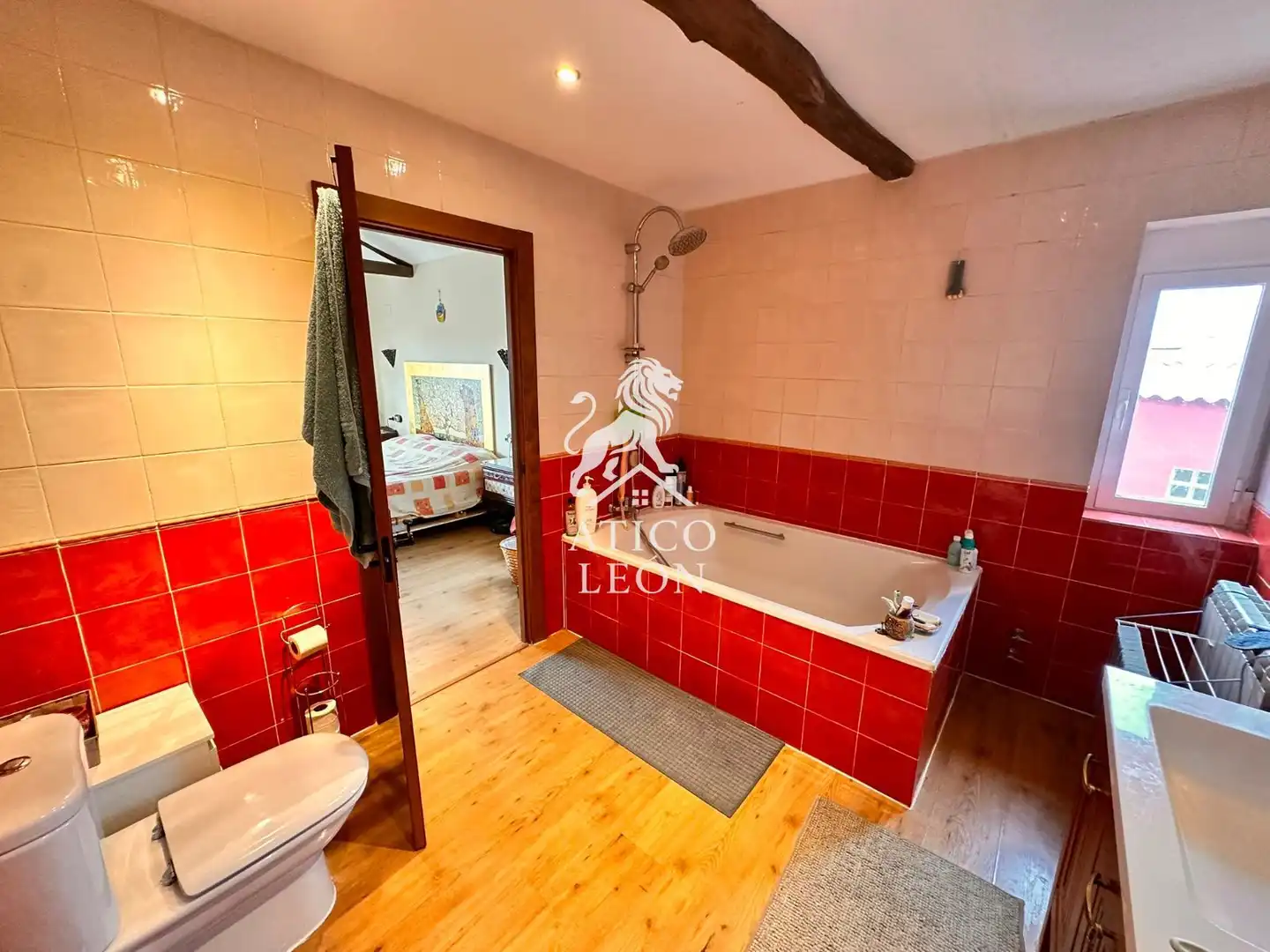 Bathroom of Houses for sale in Valdefresno  with Heating, Private garden and Storage room