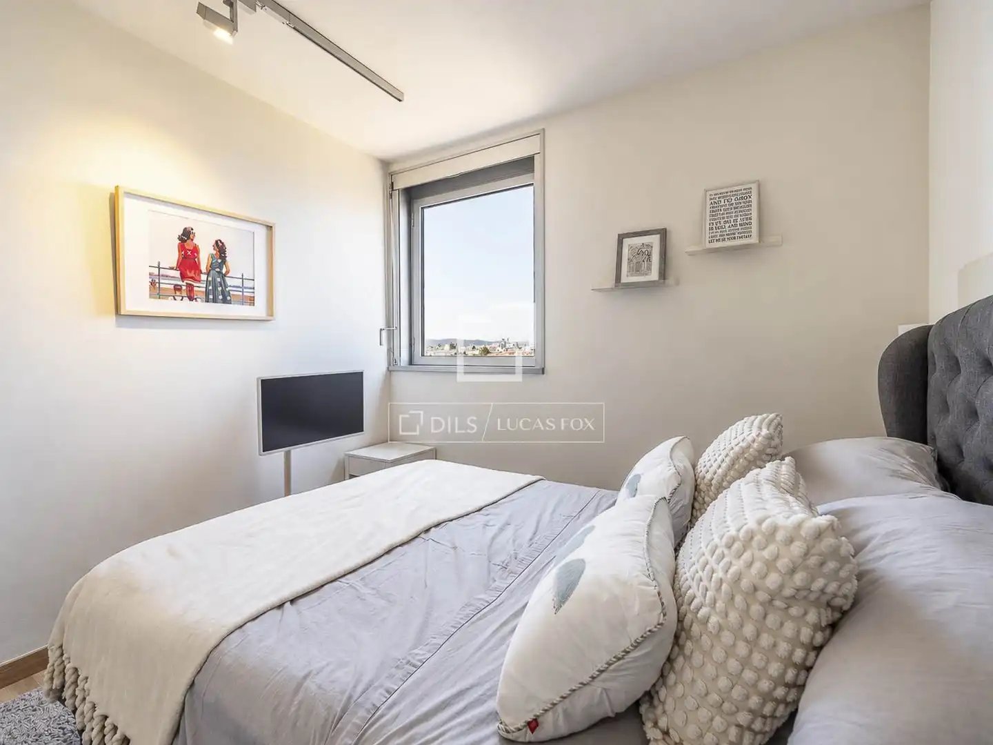 Schlafzimmer von Wohnung zum Verkauf in Barcelona mit Klimaanlage und Balkon